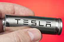 外媒：特斯拉或用棱柱形电池替代圆柱电池，可降低生产复杂性
