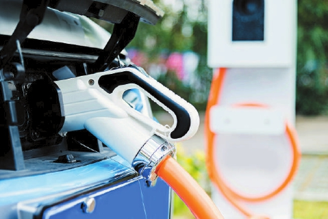新能源汽车卖疯了，燃油车时代要结束了？
