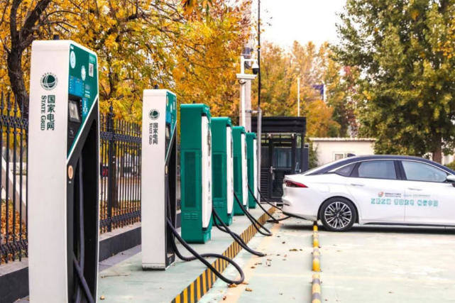 10月1日起，杨凌新能源汽车停车可享大优惠